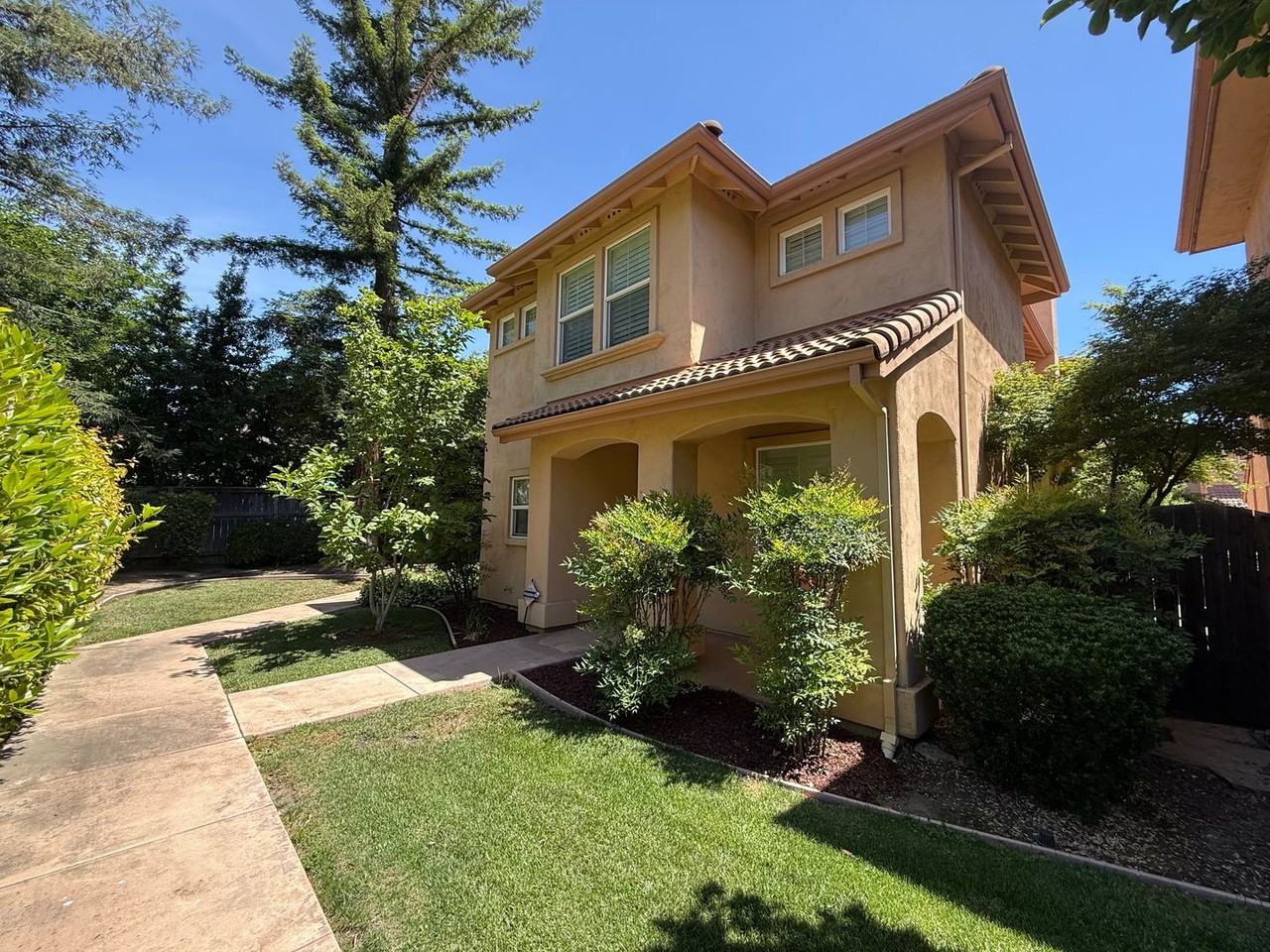 2043 Catalina Dr - Photo 2 of 32
