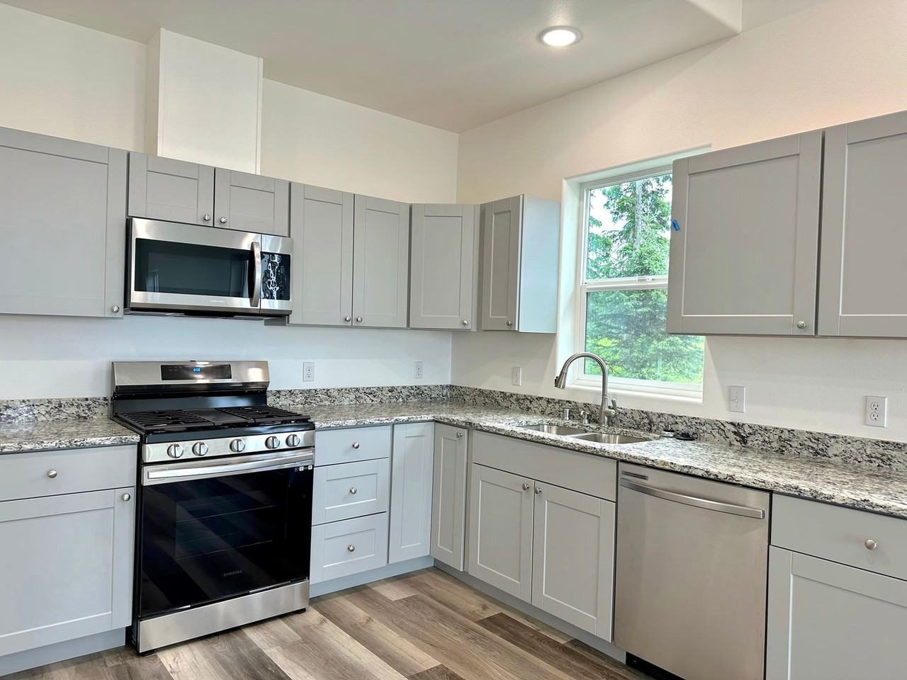 1529 Pey Dr - Photo 3 of 15