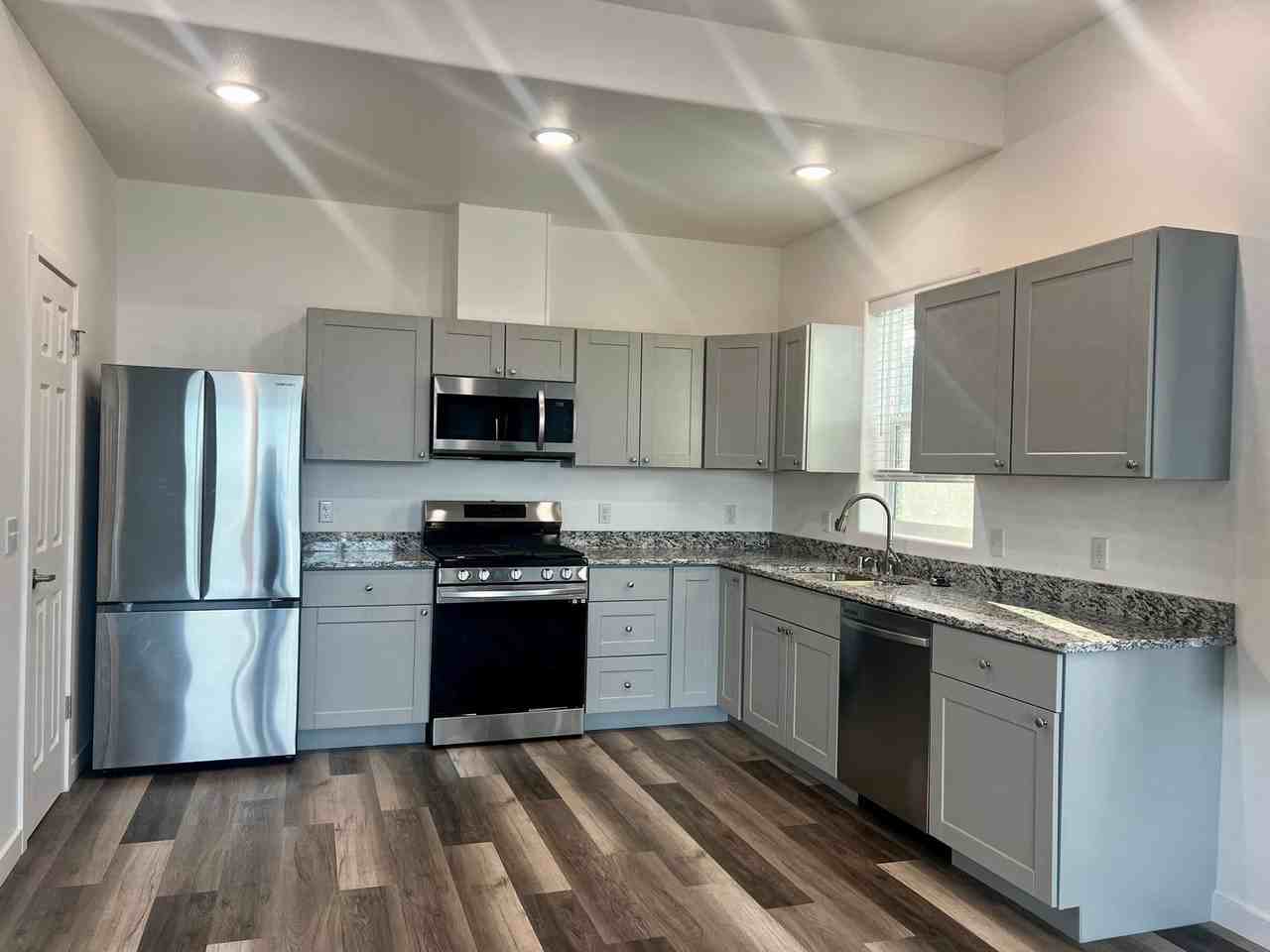 1529 Pey Dr - Photo 4 of 15