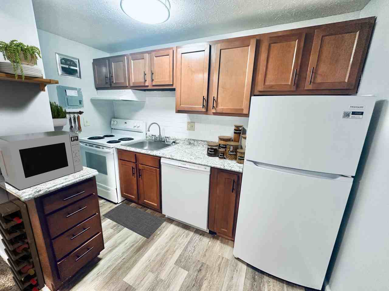 21480 Sheldon Rd. - Photo 4 of 35