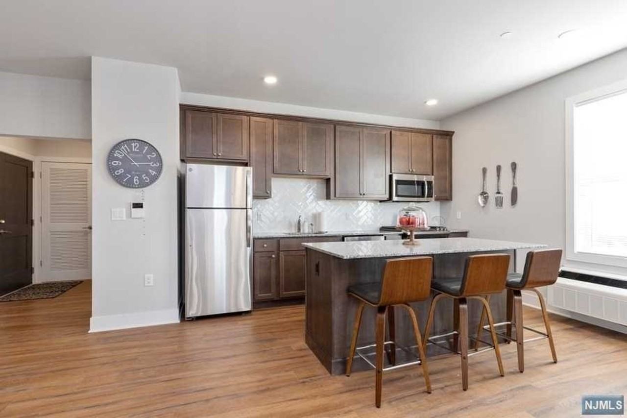 The Grande Saddle Brook - Photo 4 of 9