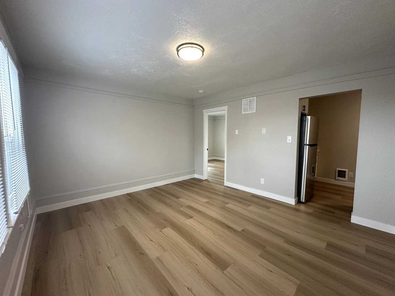 2317 Grand- 5 Unit - Photo 5 of 50