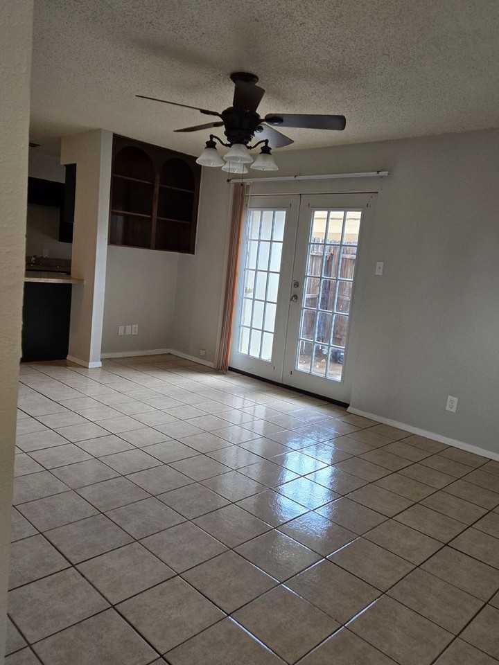 738 E Pecan St #738 - Photo 2 of 8