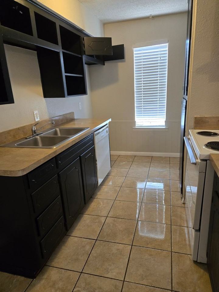 738 E Pecan St #738 - Photo 4 of 8