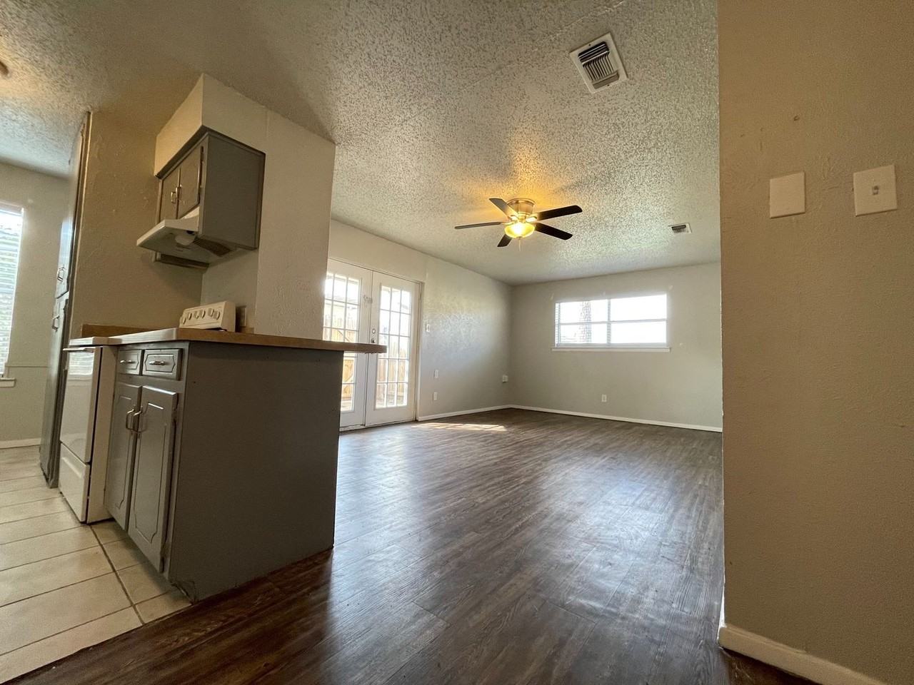 738 E Pecan St #738 - Photo 7 of 8