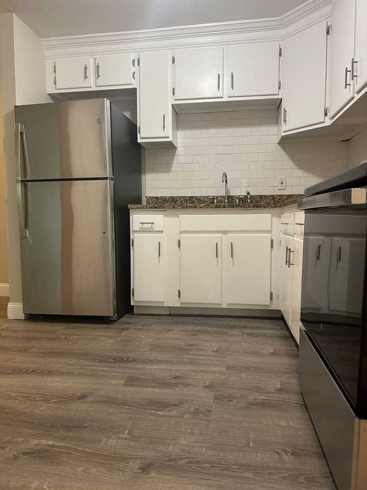 1093 Main Street - Photo 4 of 5