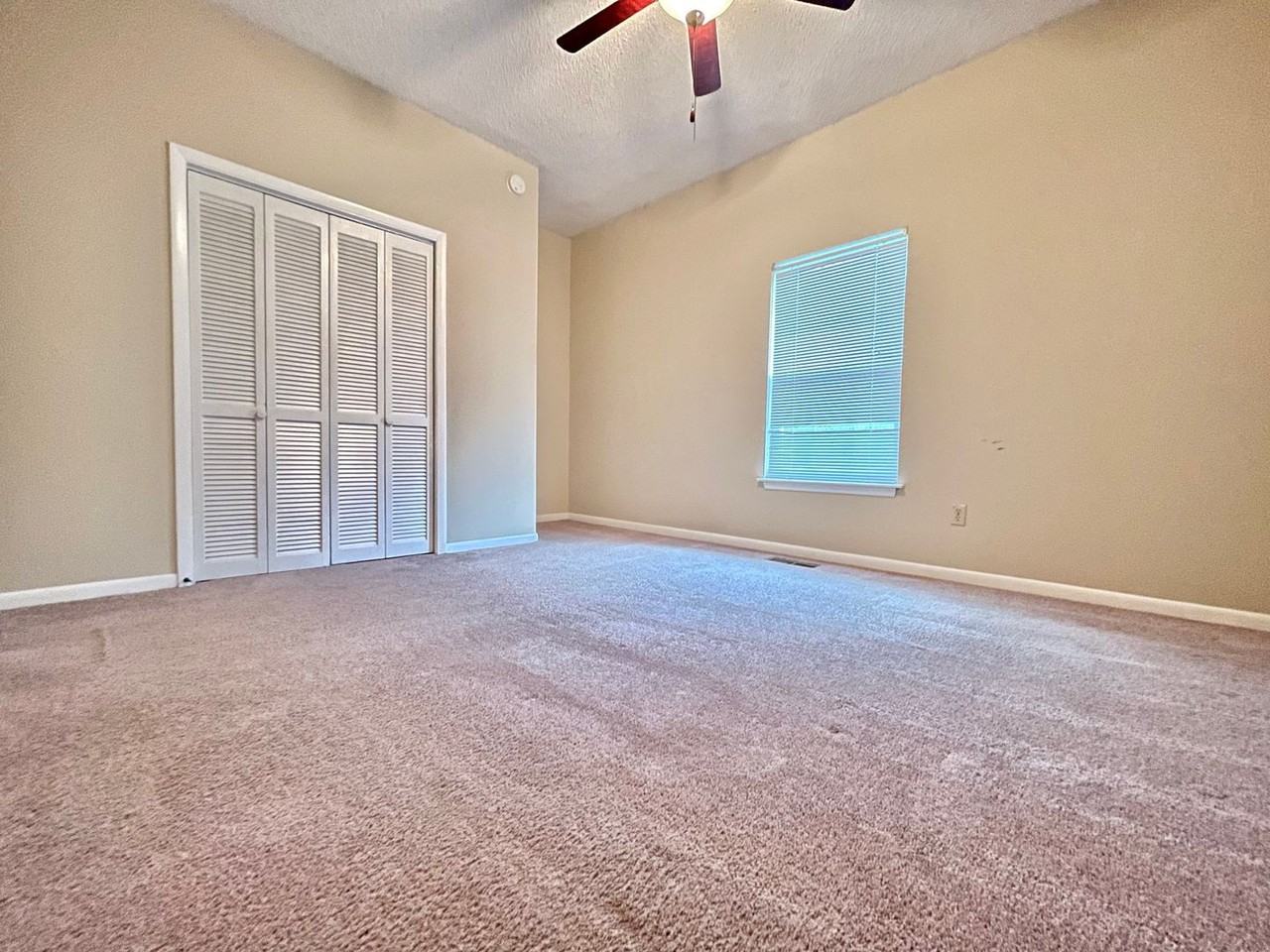 Lakewood Pl - Photo 4 of 12