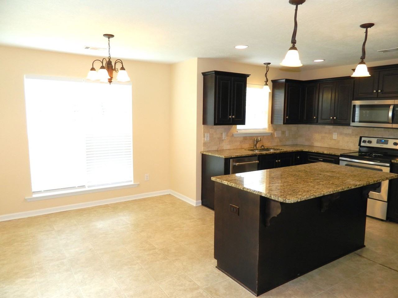 498 Sebastian Drive - Photo 4 of 30