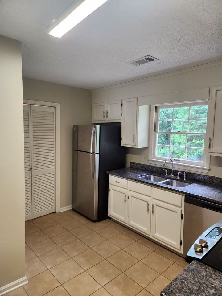 1706 37th St Ne - Photo 4 of 13