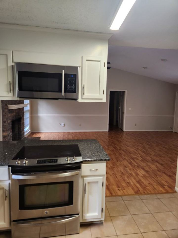 1706 37th St Ne - Photo 5 of 13