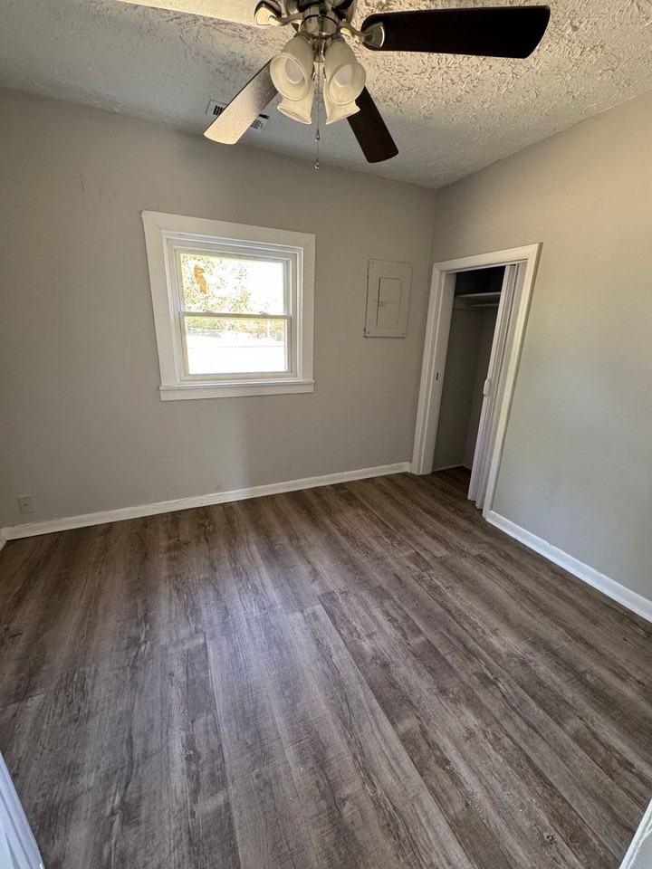 123 S Lansdowne Ave - Photo 7 of 10