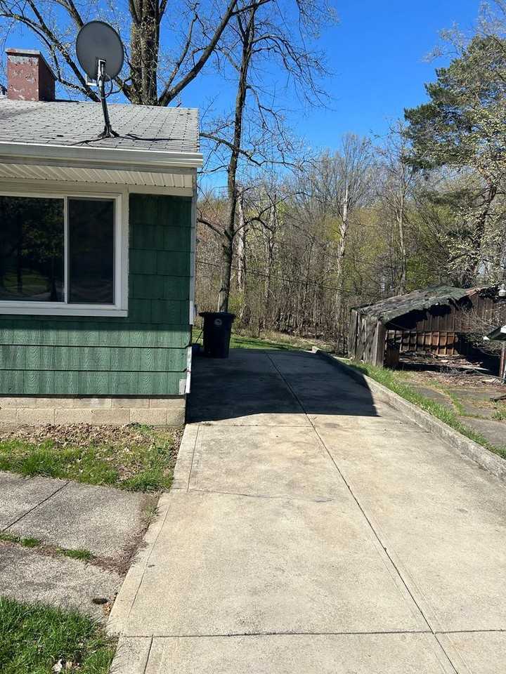 1942 Rookwood Rd - Photo 2 of 16