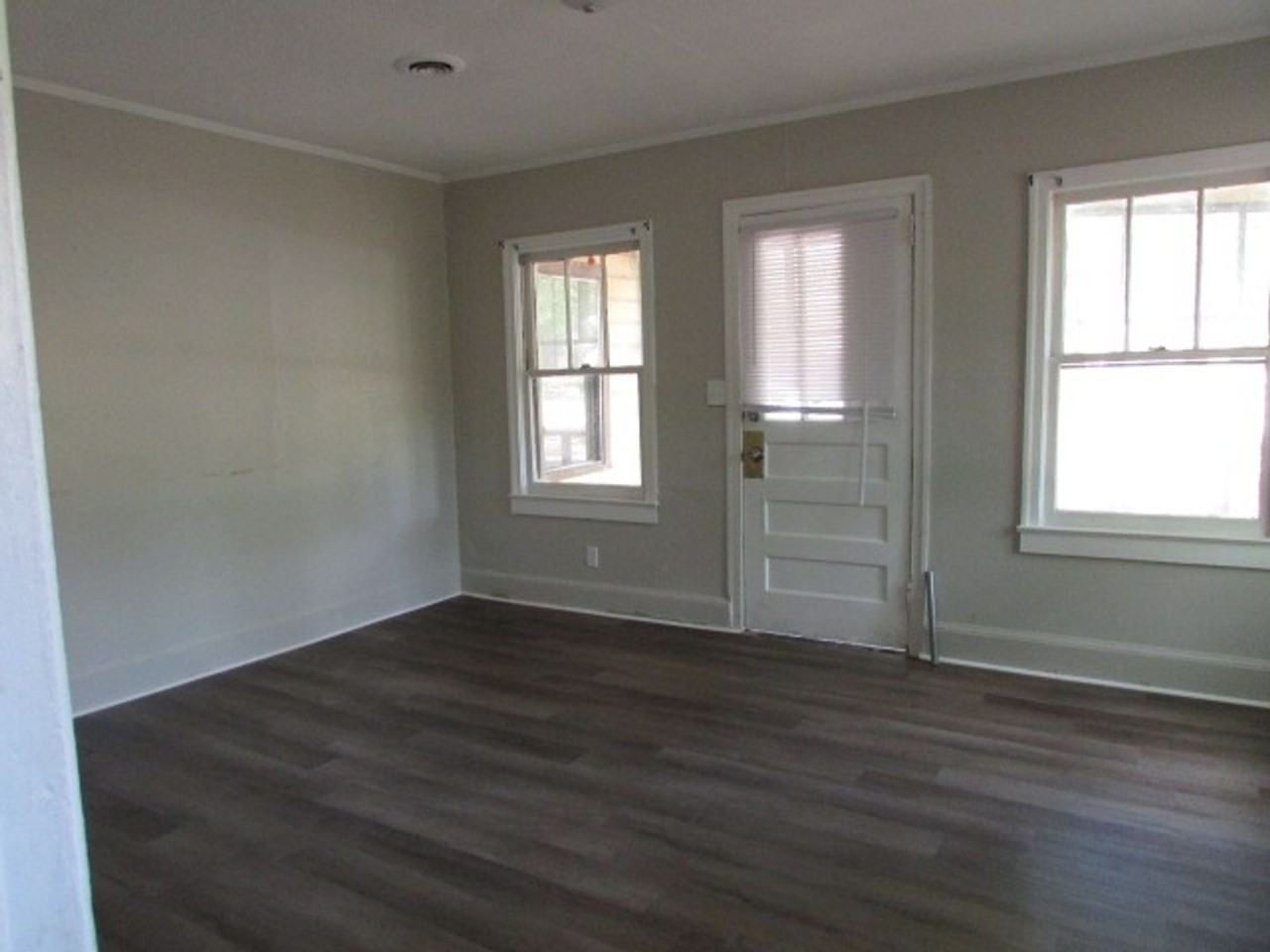 143 N Milton Rd - Photo 2 of 6