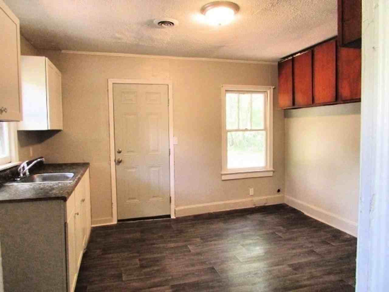 143 N Milton Rd - Photo 3 of 6