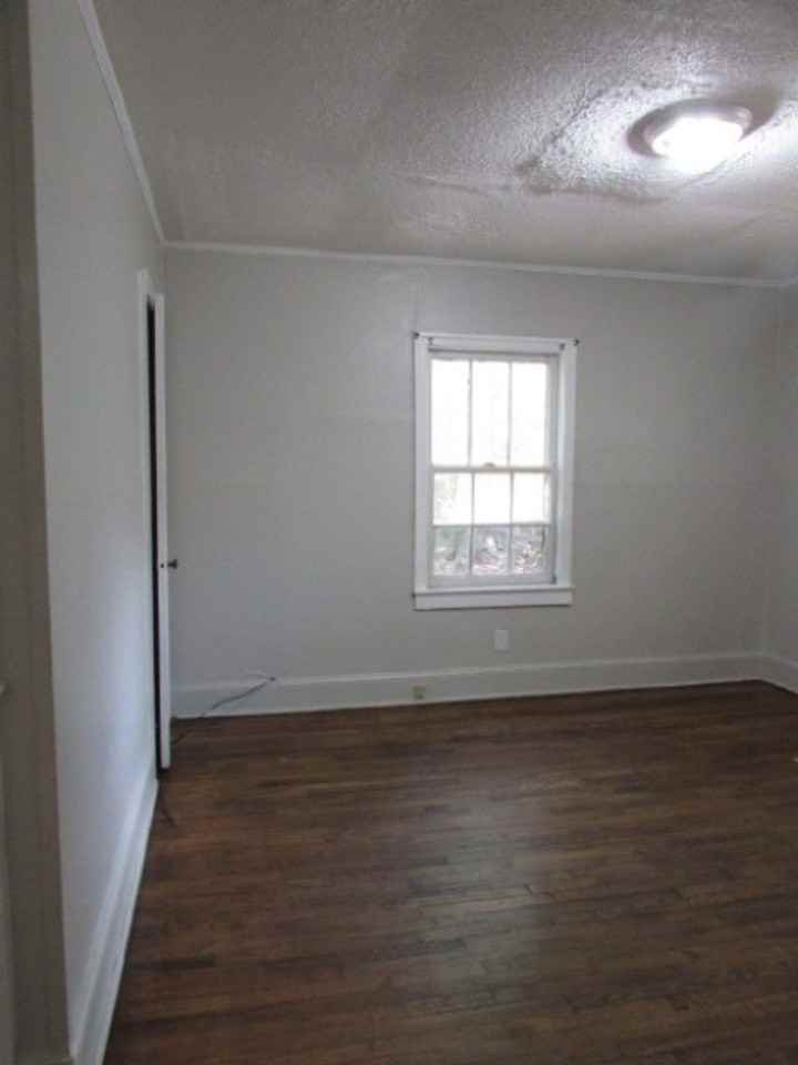 143 N Milton Rd - Photo 5 of 6