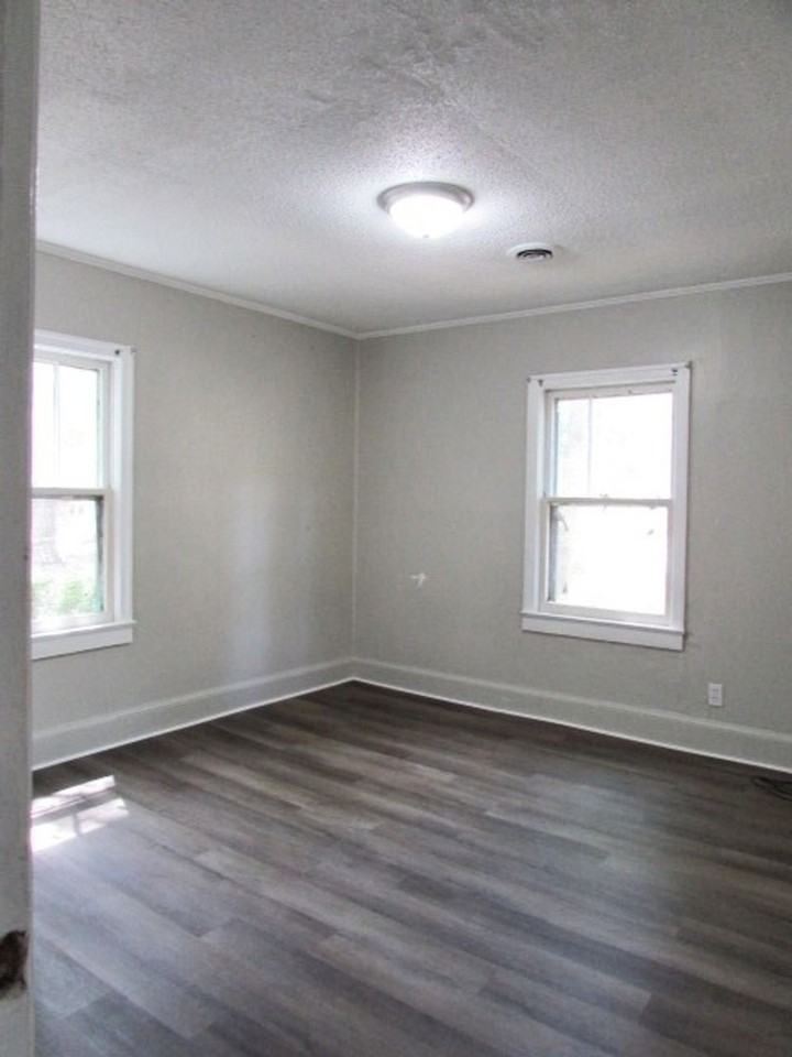 143 N Milton Rd - Photo 6 of 6