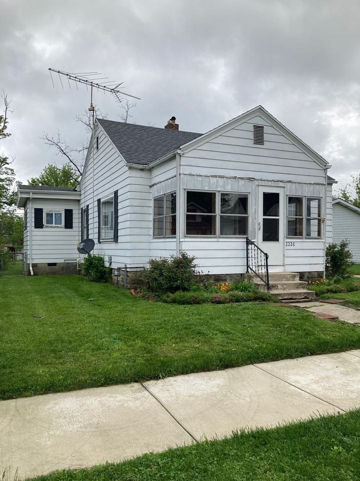 2228 W 7th St - Photo 2 of 18