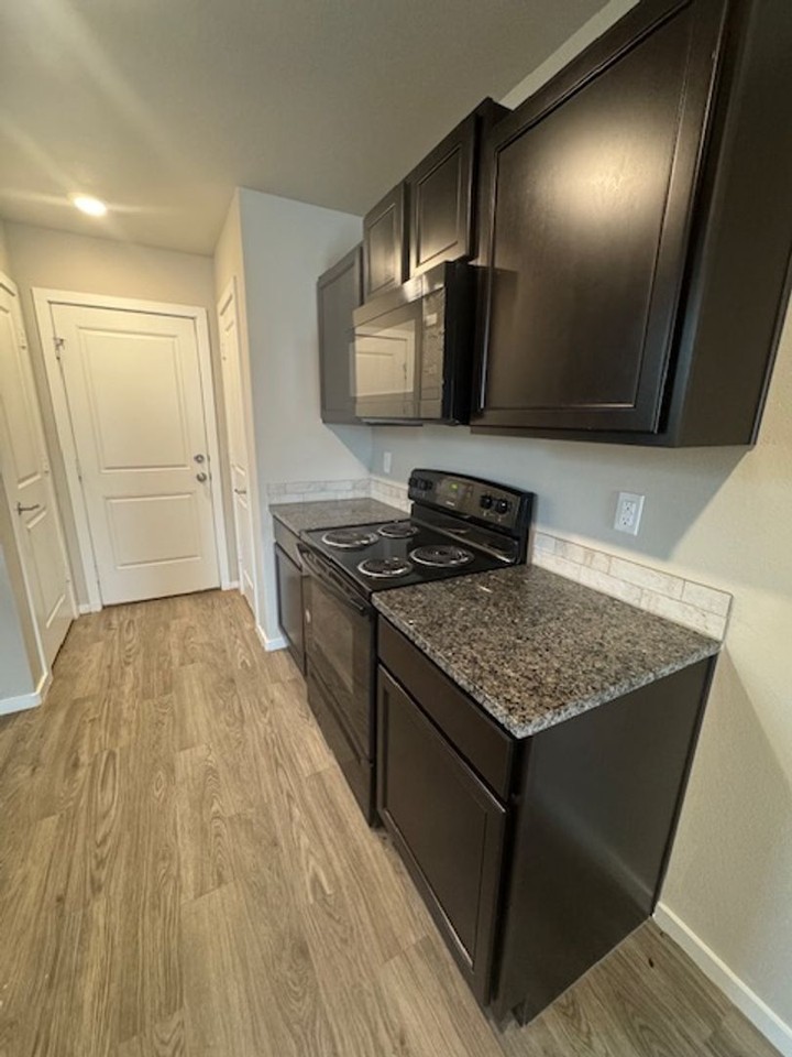 9707 Trenton Ave - Photo 4 of 14