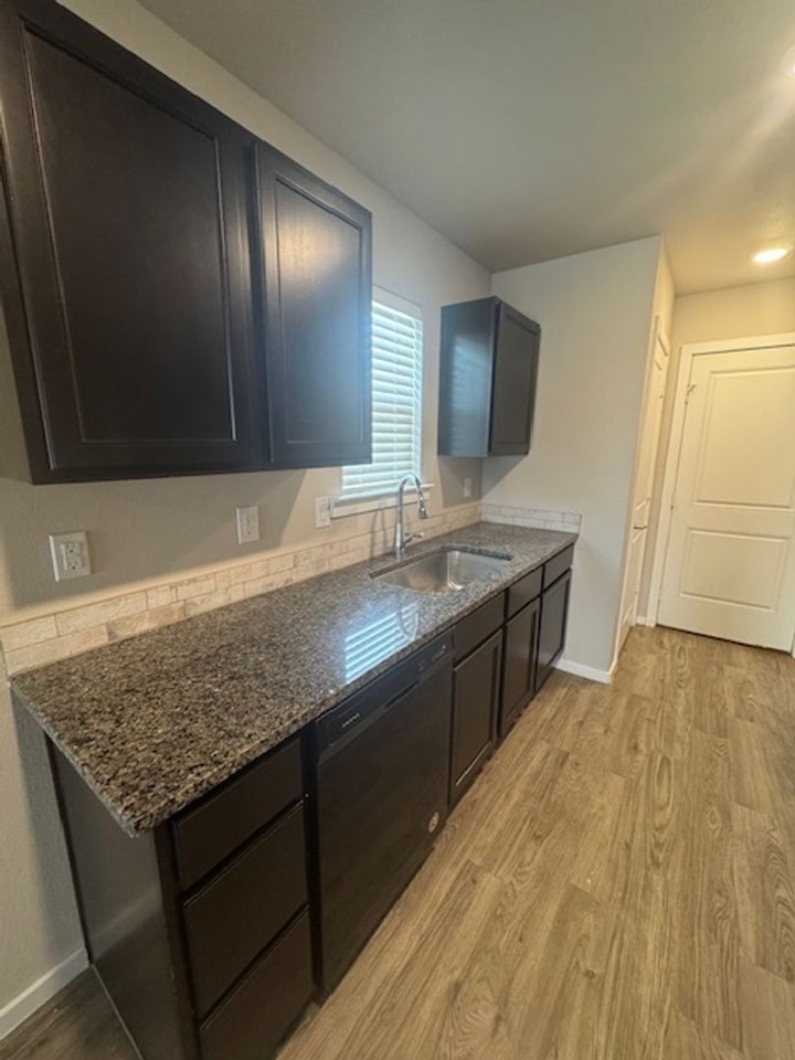 9707 Trenton Ave - Photo 5 of 14