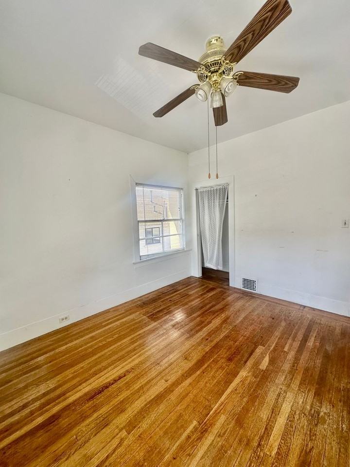 1512 Arch St - Photo 2 of 26