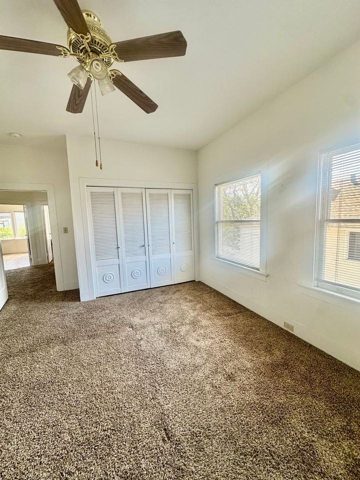 1512 Arch St - Photo 5 of 26