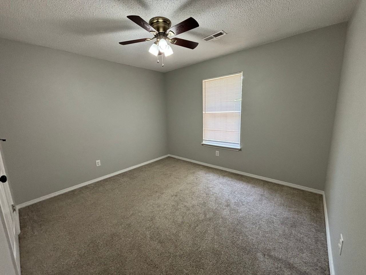 3409 Sw Victoria Pl #1 - Photo 7 of 13