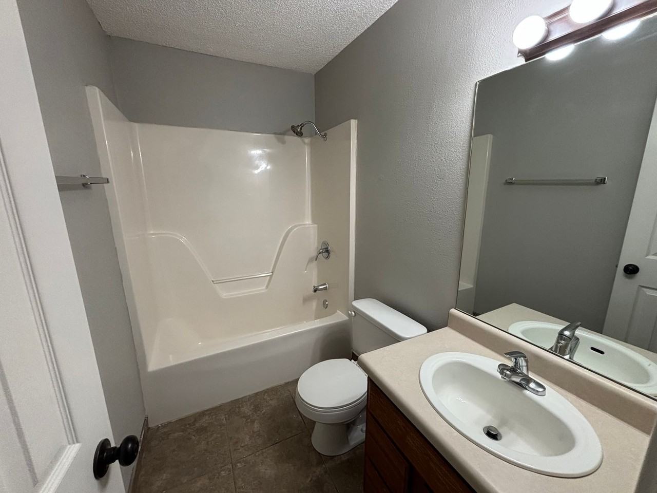 3409 Sw Victoria Pl #1 - Photo 7 of 13