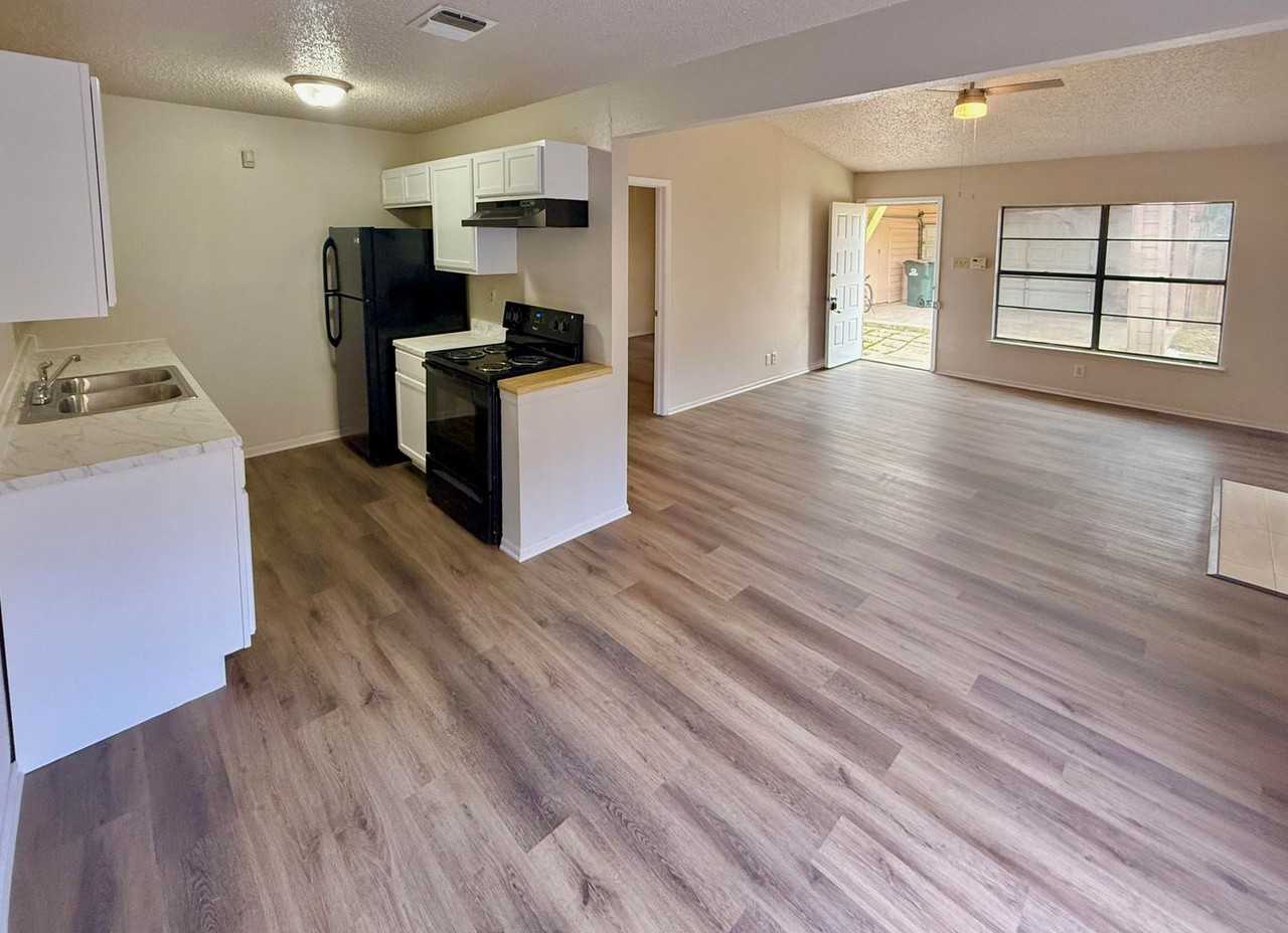 8416 Dixon Ridge Dr - Photo 5 of 13