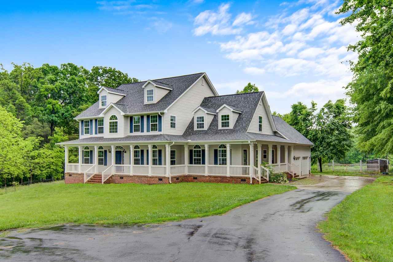 3177 Sandy Ford Rd - Photo 2 of 38