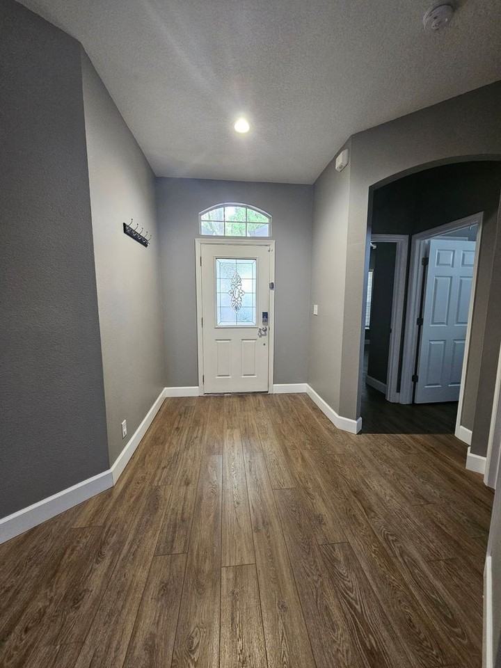 413 Victoria Hills Dr - Photo 4 of 49