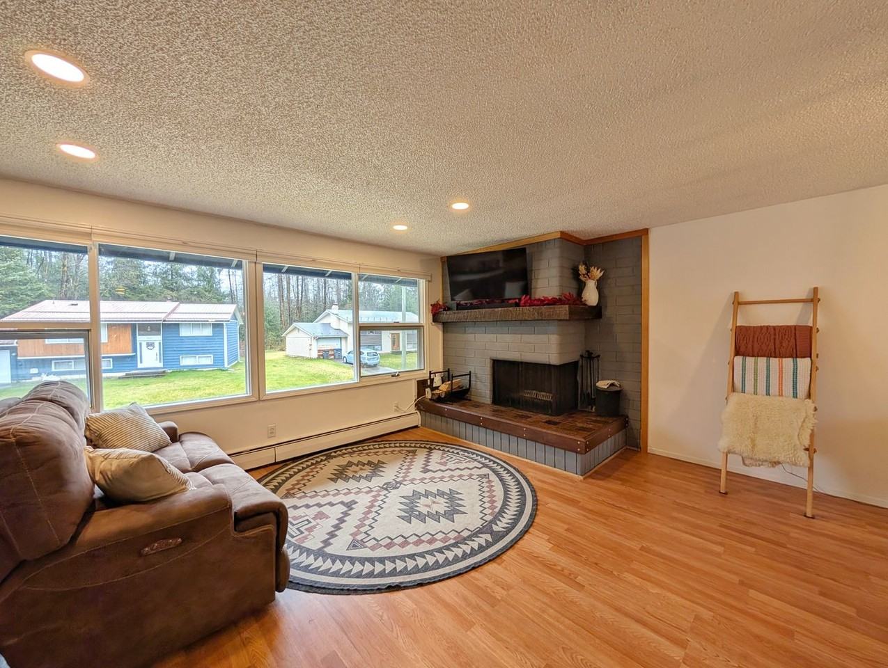 8221 Birch Ln - Photo 3 of 31
