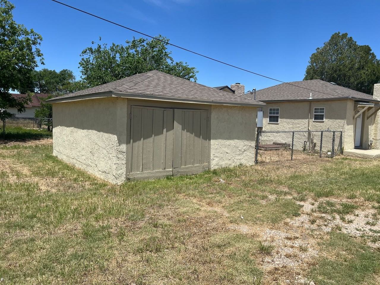 720 S Dallas Ave - Photo 2 of 12