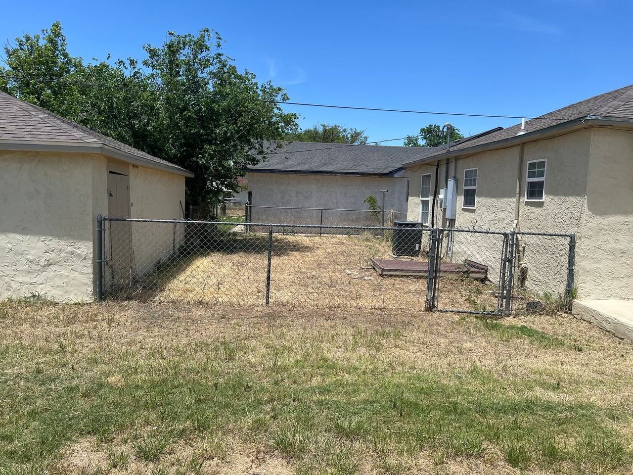 720 S Dallas Ave - Photo 3 of 12