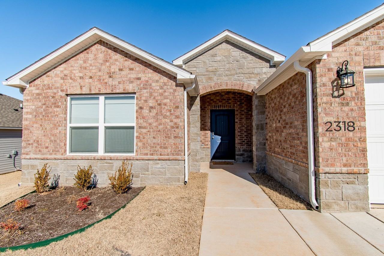 2318 Pinewood Ave - Photo 2 of 22