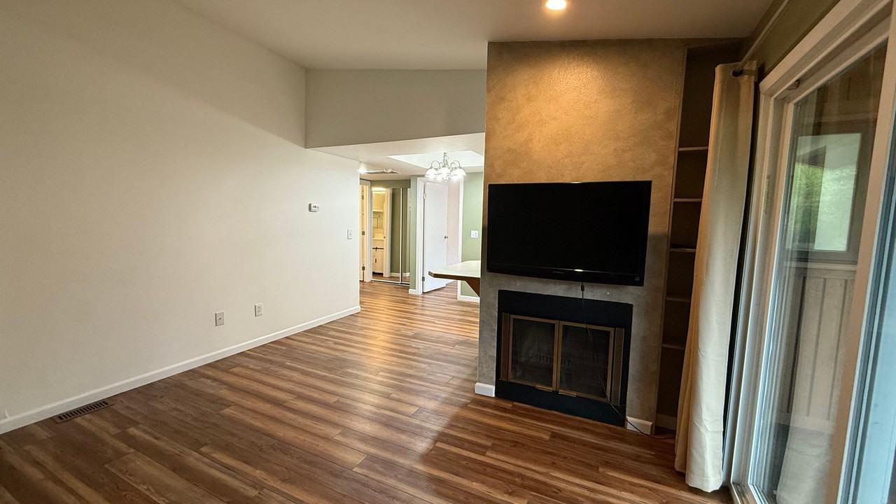 430 E 56th Ave #1D - Photo 2 of 21