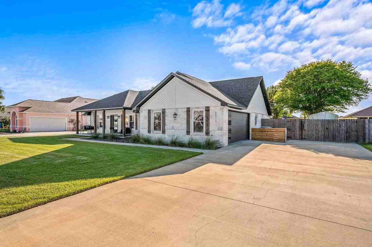 6015 Chandelle Cir - Photo 3 of 50