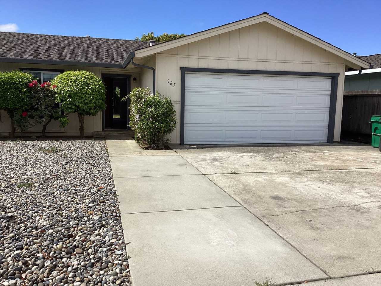 567 Tuttle Ave - Photo 3 of 18