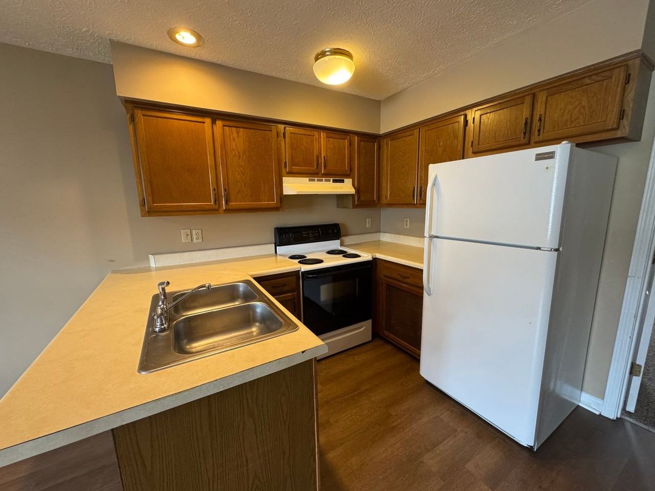 Kenilwood Way Apartments - Photo 3 of 8