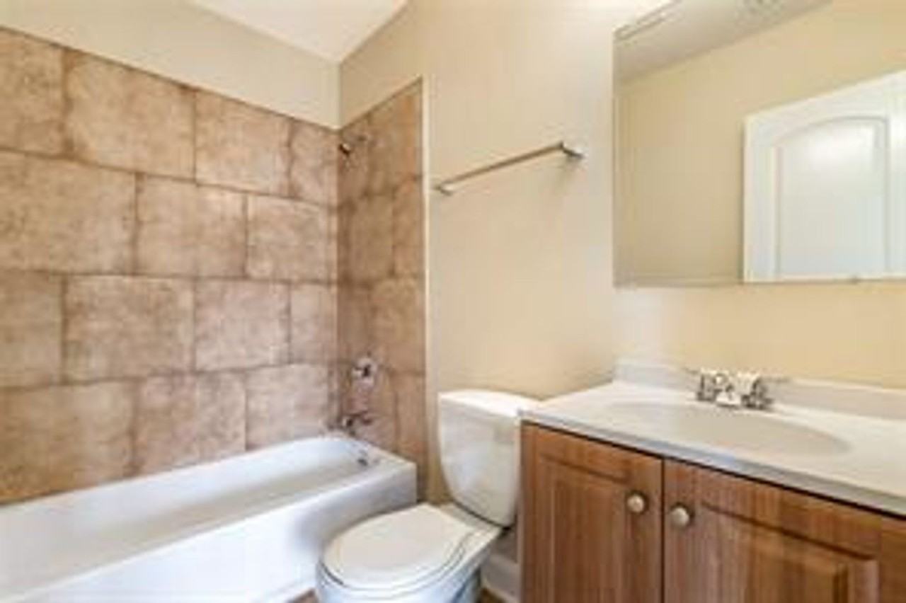 729 Sumner St - Photo 2 of 10