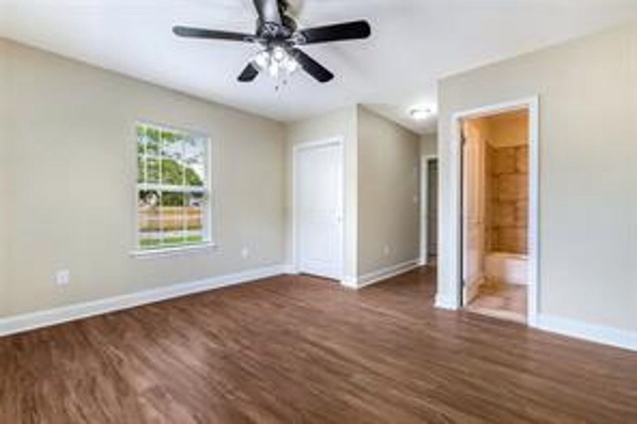 729 Sumner St - Photo 3 of 10
