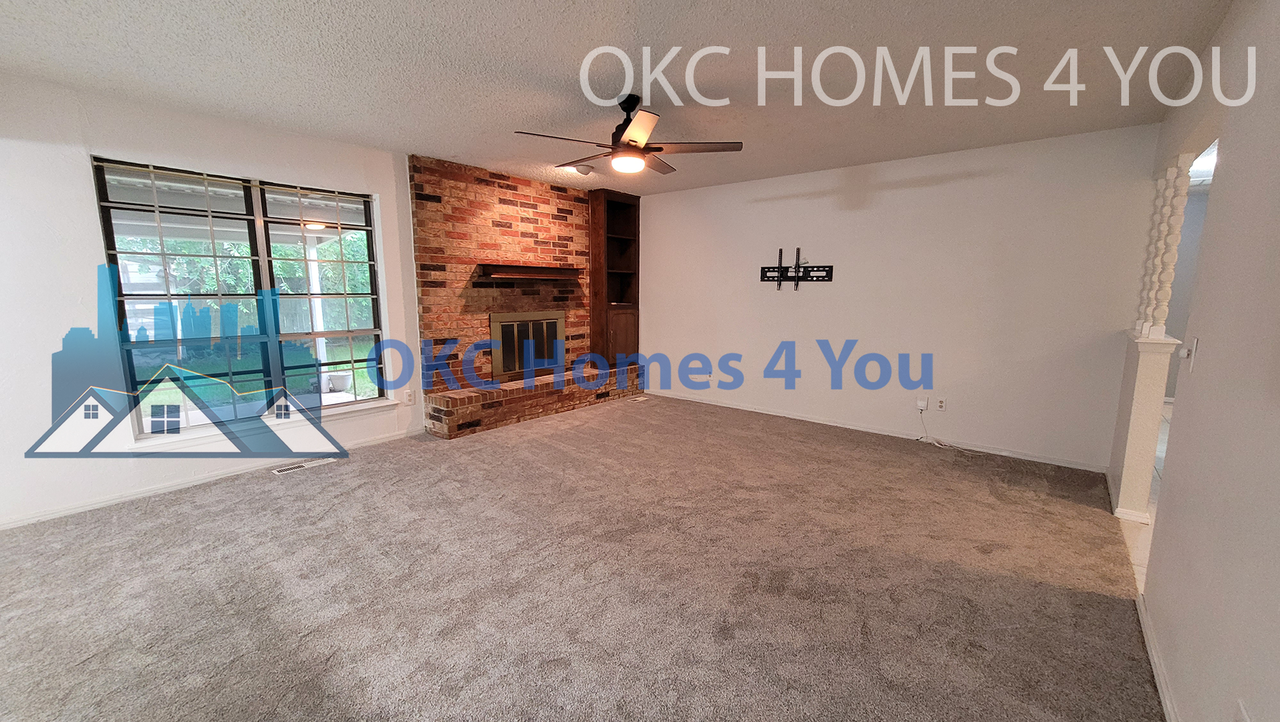 1305 Creek Dr - Photo 3 of 19