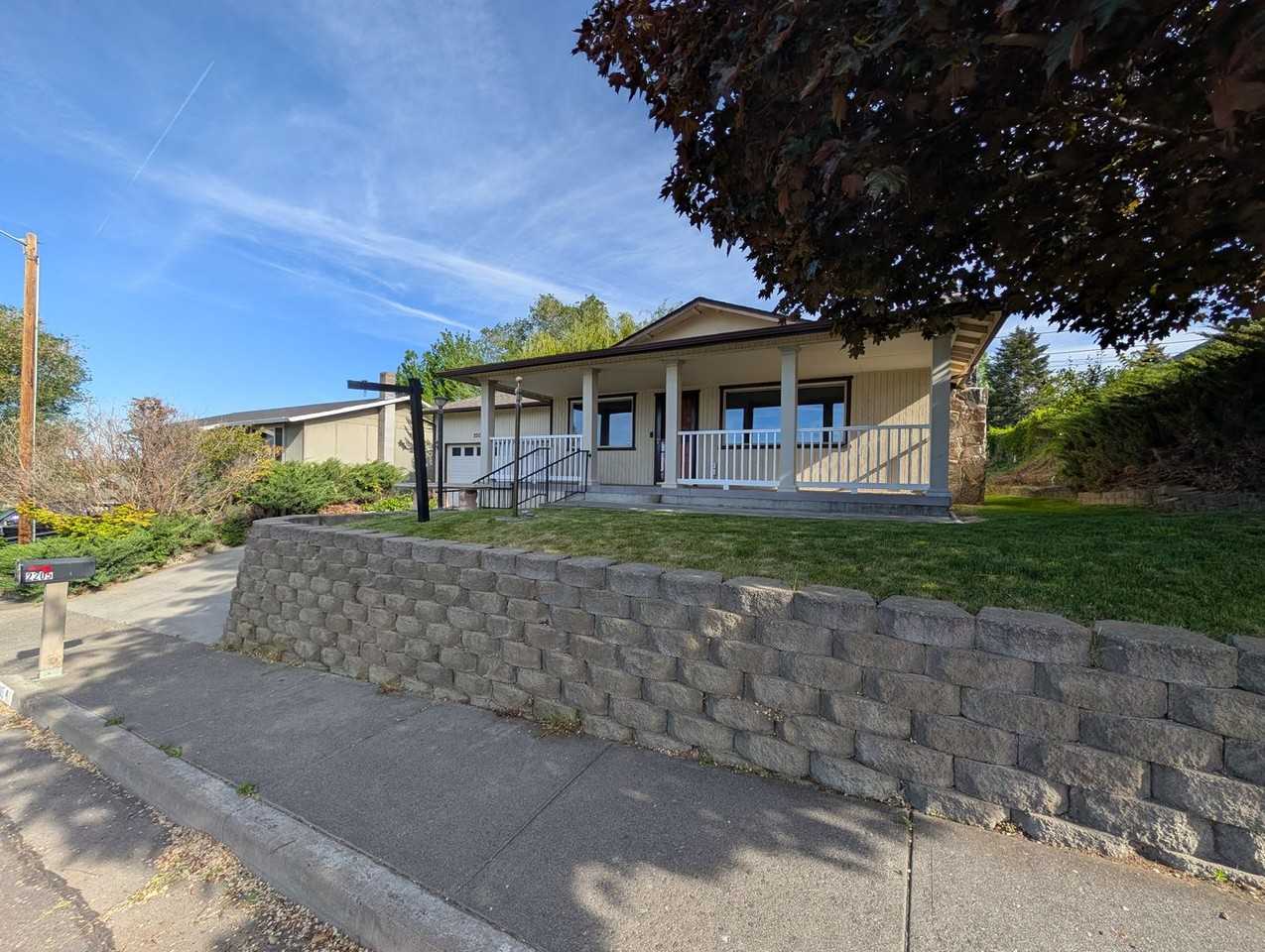 2205 Sw Perkins Ave - Photo 2 of 19