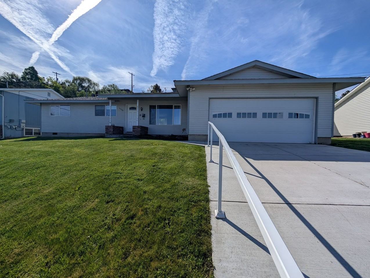 2236 Sw Ladow Ave - Photo 2 of 21