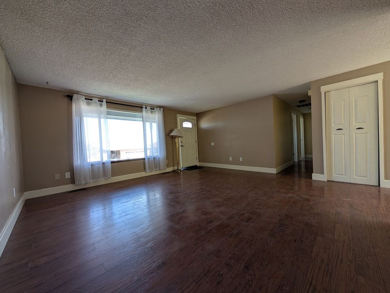 2236 Sw Ladow Ave - Photo 3 of 21