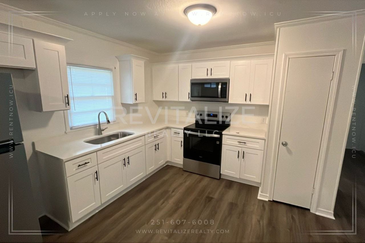 2324 Reneke Ave - Photo 2 of 17