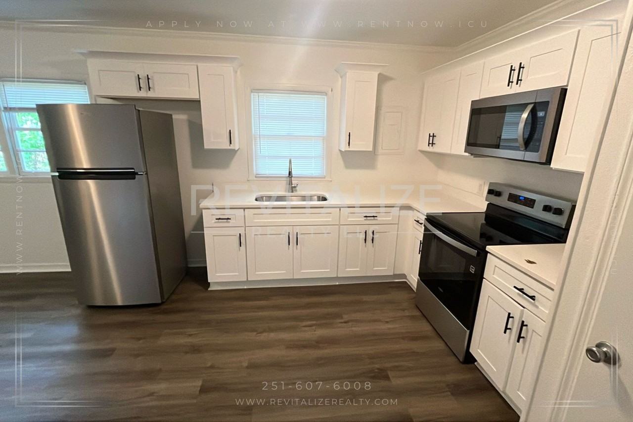 2324 Reneke Ave - Photo 3 of 17