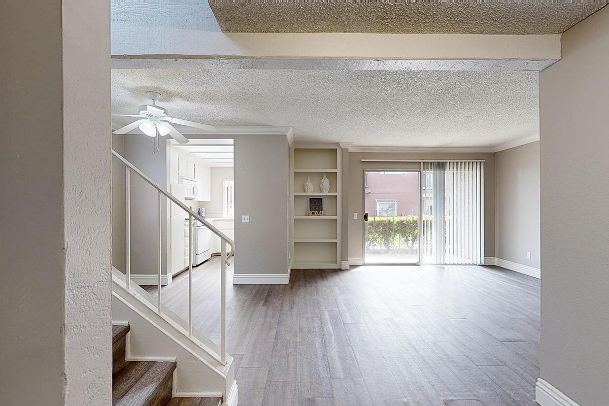 1725 E G St - Photo 5 of 21