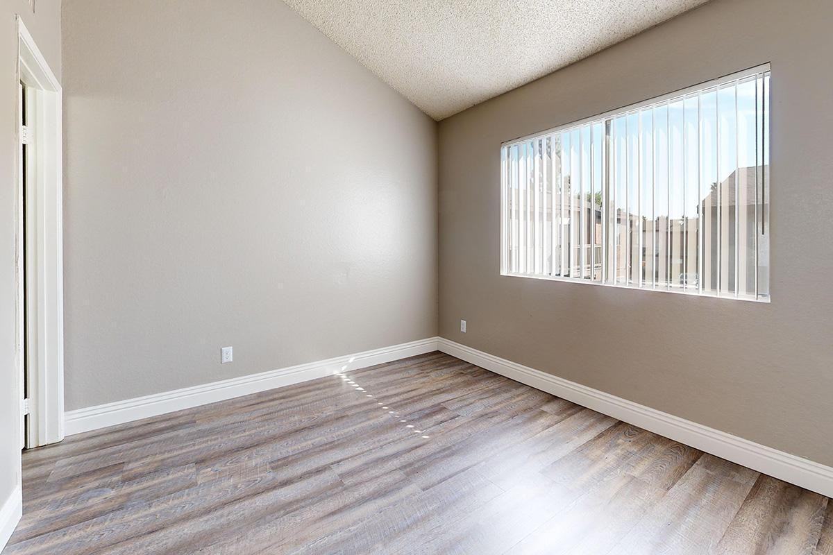 1725 E G St - Photo 7 of 21