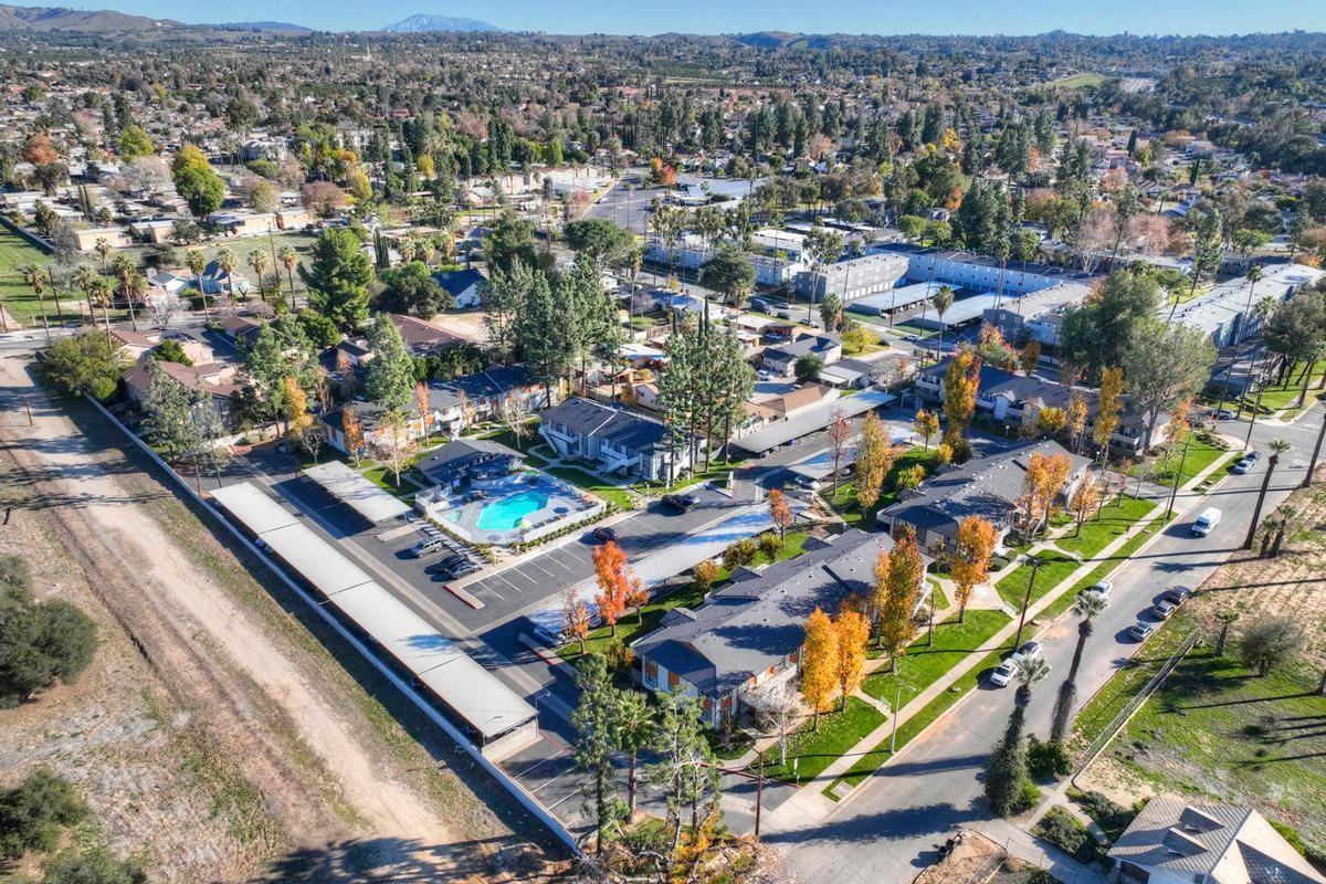 1203 E Central Ave - Photo 2 of 45