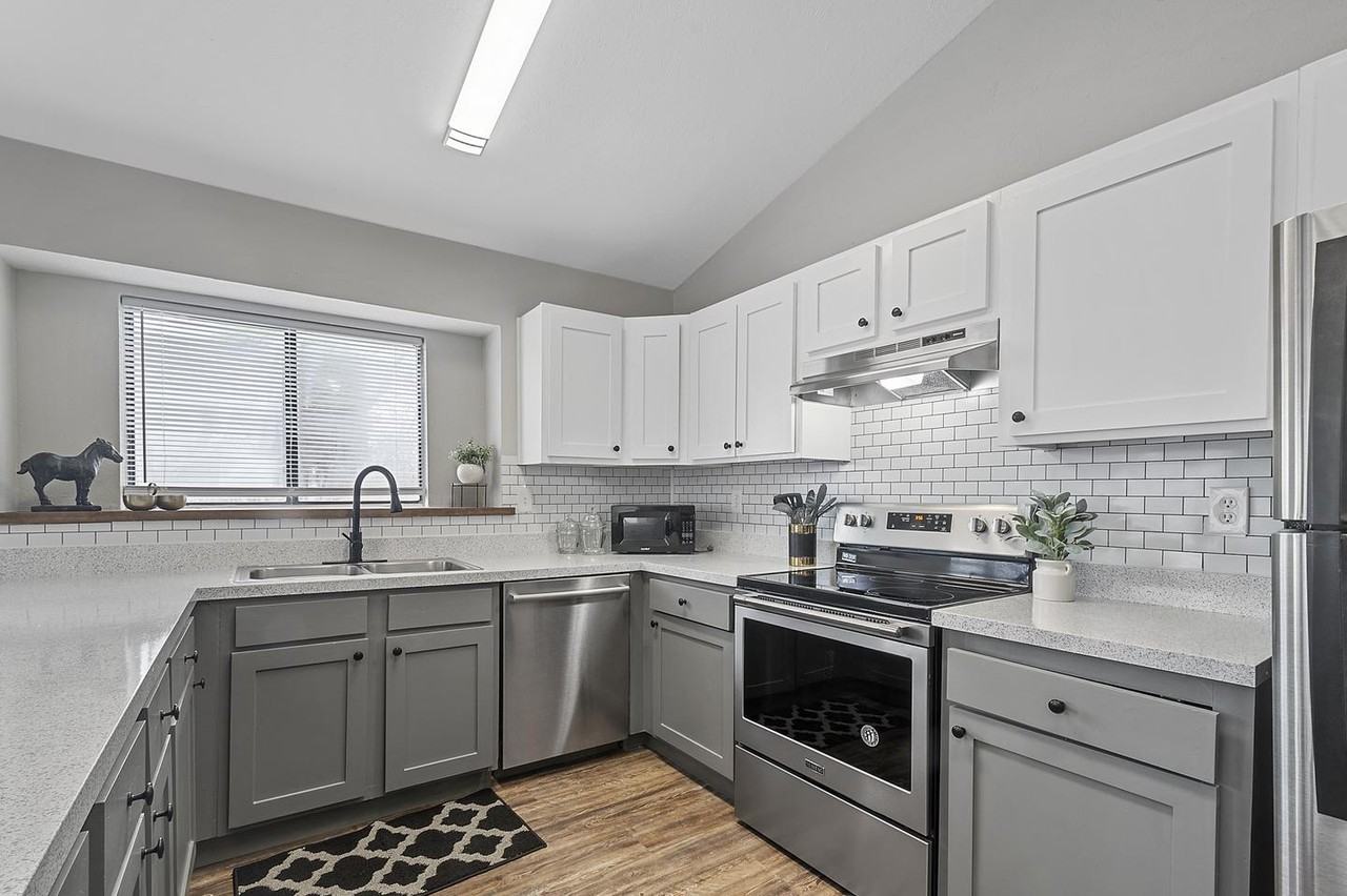 Comfort & style in Arlington with easy highway access - Photo 7 of 17